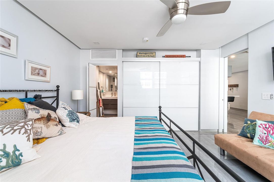 Active With Contract: $4,000 (1 beds, 1 baths, 883 Square Feet)