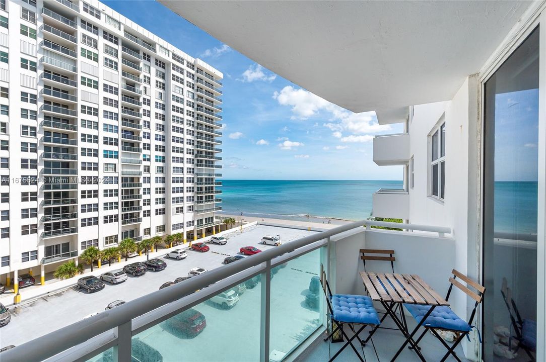 Active With Contract: $4,000 (1 beds, 1 baths, 883 Square Feet)