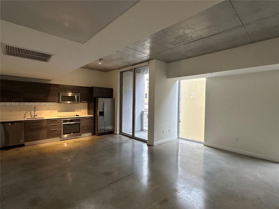 For Sale: $314,000 (1 beds, 1 baths, 564 Square Feet)