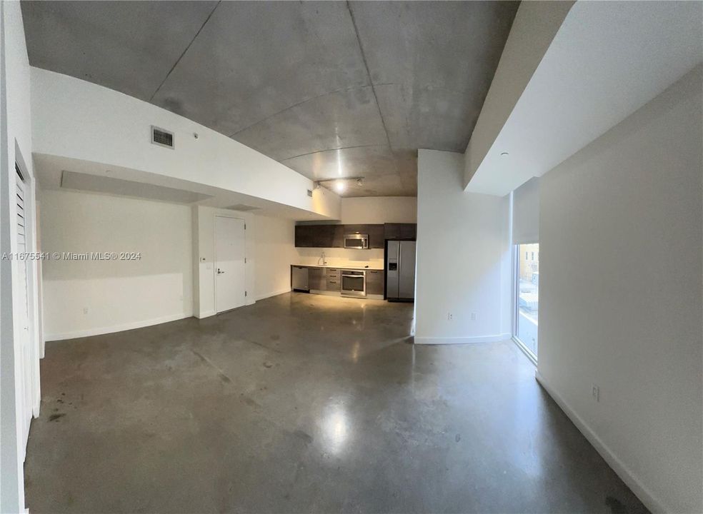 For Sale: $314,000 (1 beds, 1 baths, 564 Square Feet)