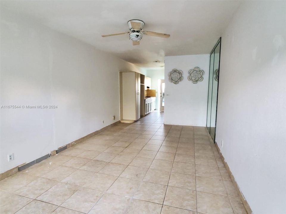 For Sale: $142,000 (0 beds, 1 baths, 370 Square Feet)