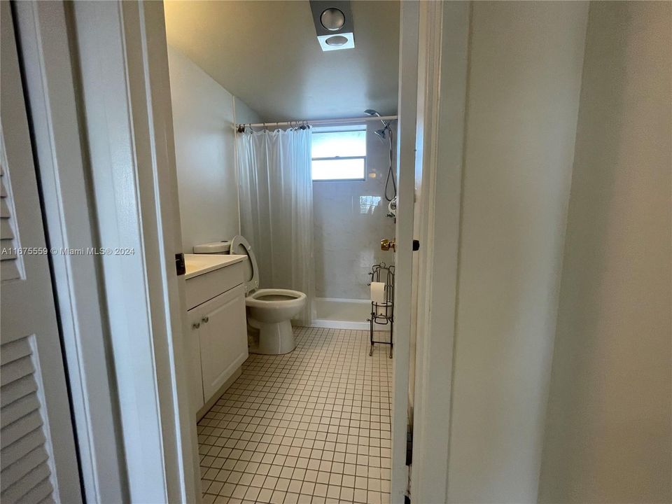 For Sale: $190,000 (1 beds, 1 baths, 775 Square Feet)