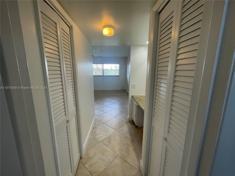 For Sale: $190,000 (1 beds, 1 baths, 775 Square Feet)