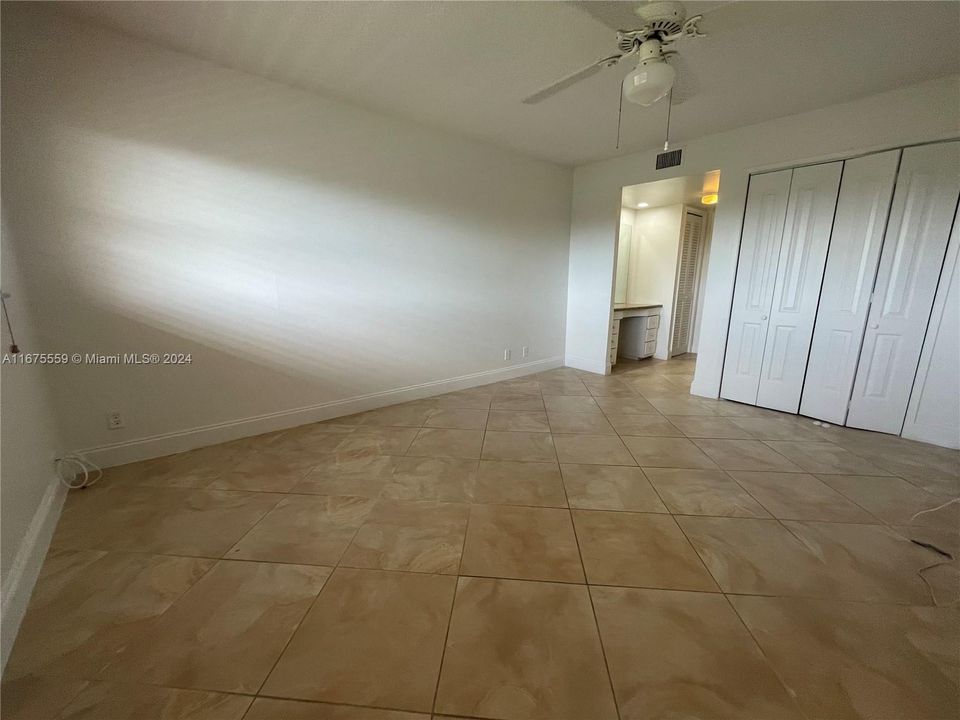 For Sale: $190,000 (1 beds, 1 baths, 775 Square Feet)