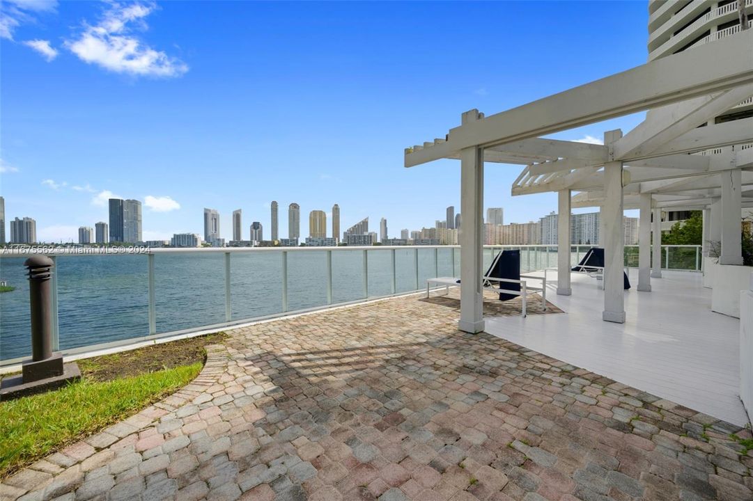 For Sale: $699,000 (2 beds, 2 baths, 1508 Square Feet)