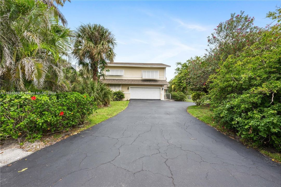 For Sale: $3,500,000 (4 beds, 3 baths, 3484 Square Feet)