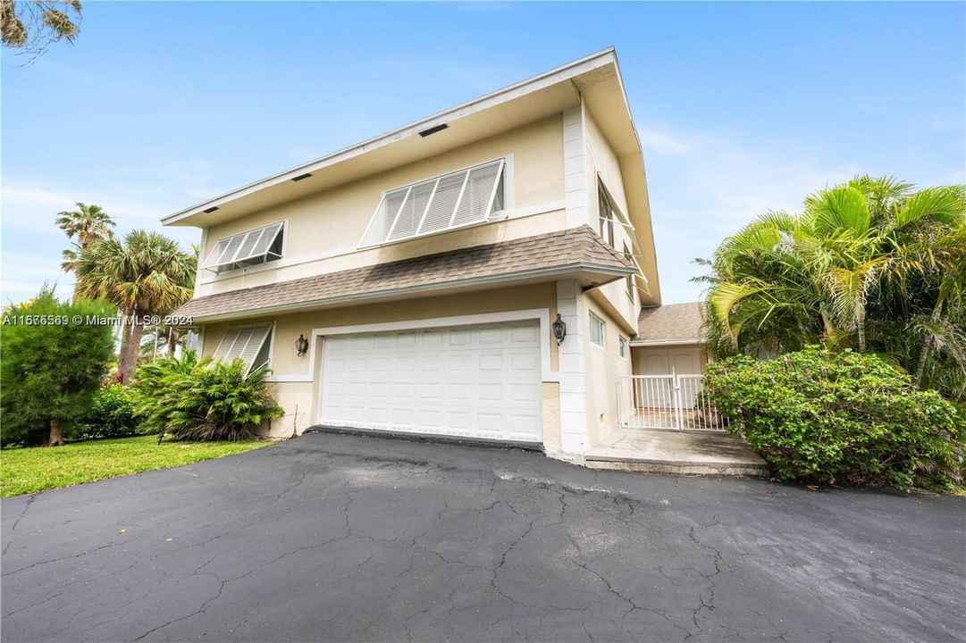 For Sale: $3,500,000 (4 beds, 3 baths, 3484 Square Feet)