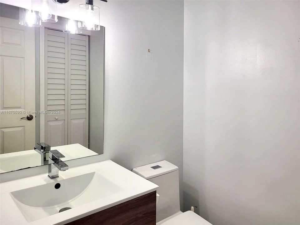 Active With Contract: $3,950 (3 beds, 2 baths, 1748 Square Feet)