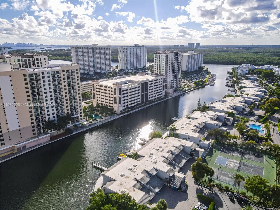 For Sale: $1,700,000 (3 beds, 2 baths, 2265 Square Feet)