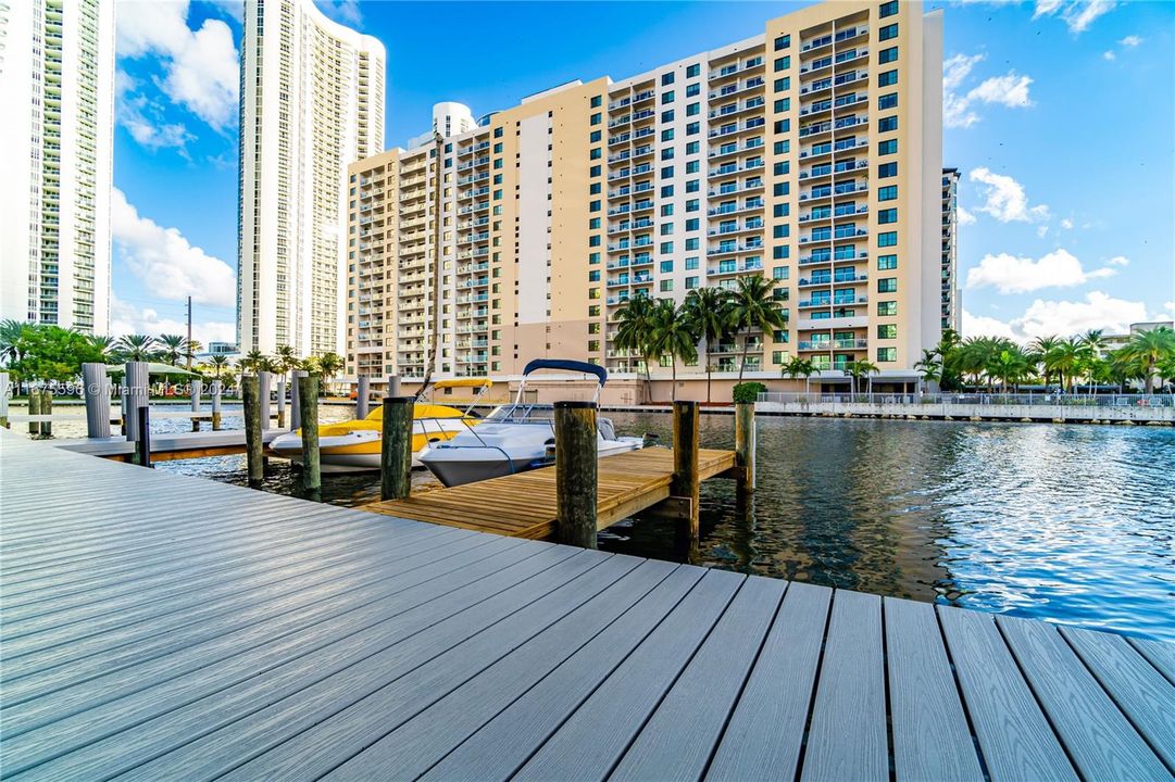 For Sale: $1,700,000 (3 beds, 2 baths, 2265 Square Feet)