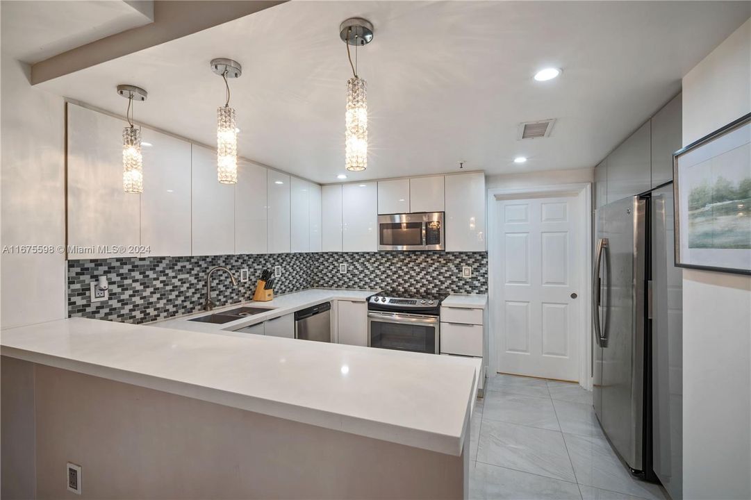 For Sale: $545,000 (3 beds, 2 baths, 1460 Square Feet)