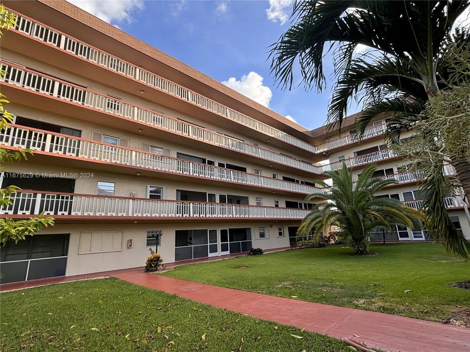 En Venta: $179,995 (2 camas, 2 baños, 968 Pies cuadrados)