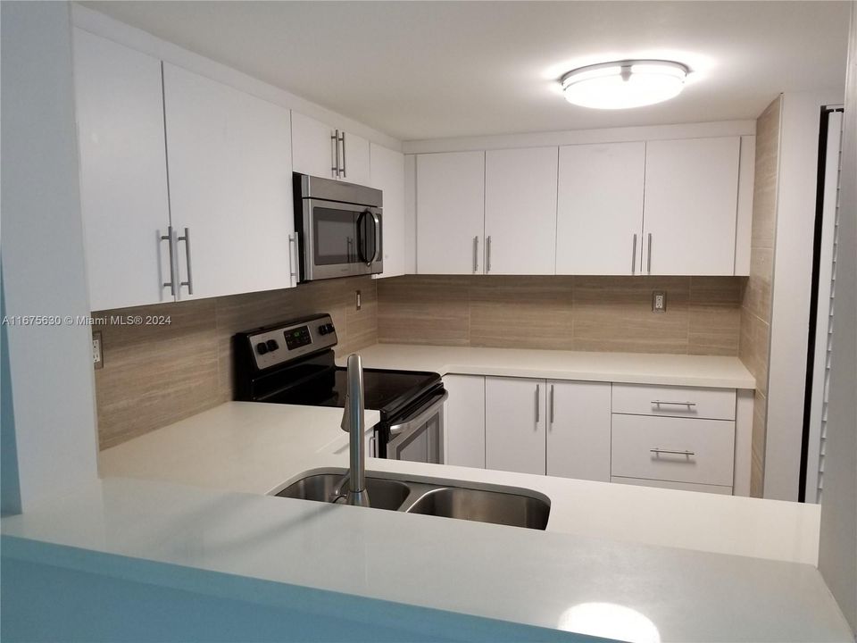 For Rent: $1,950 (1 beds, 1 baths, 708 Square Feet)