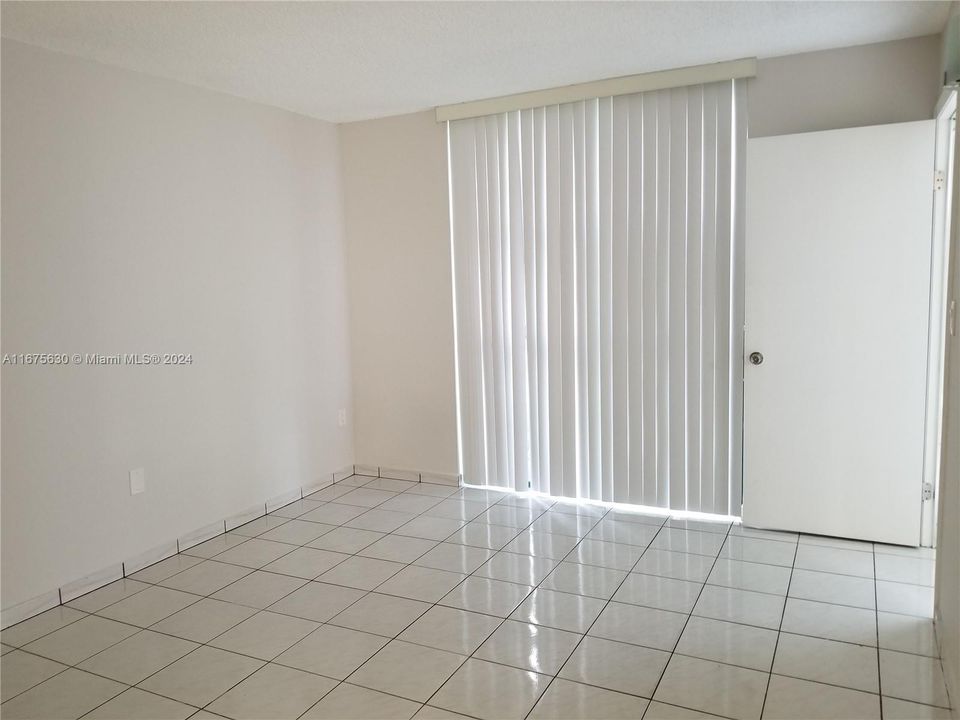 For Rent: $1,950 (1 beds, 1 baths, 708 Square Feet)