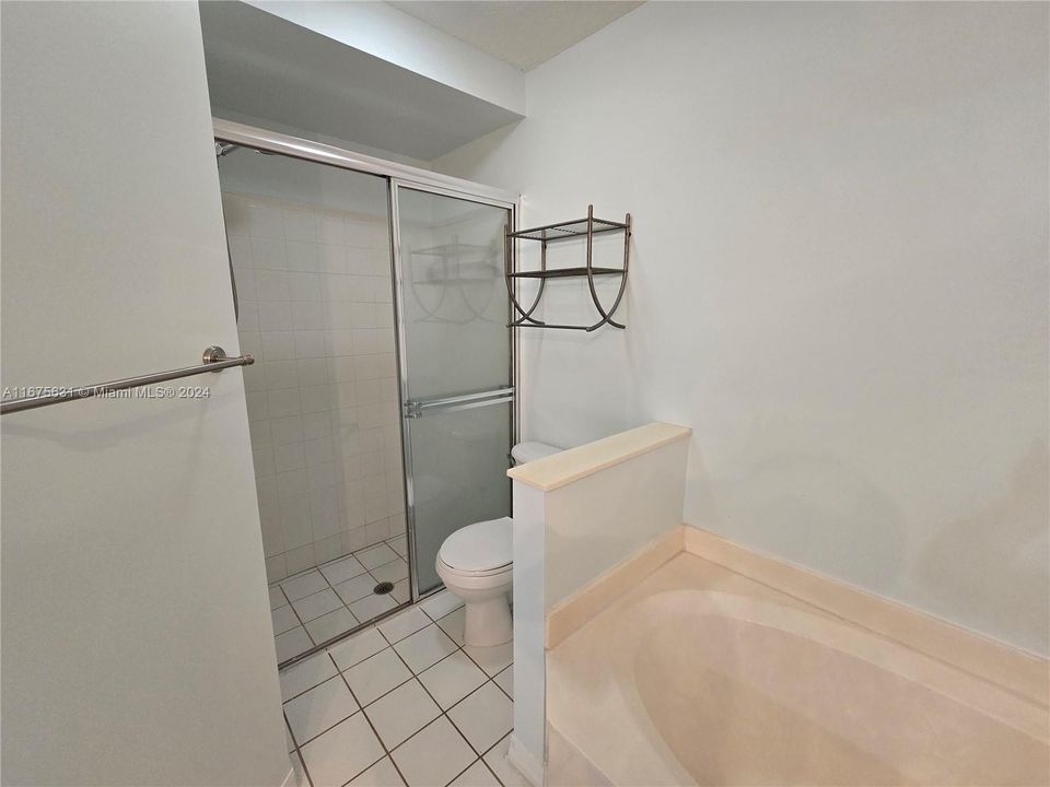 For Rent: $2,400 (2 beds, 2 baths, 1261 Square Feet)