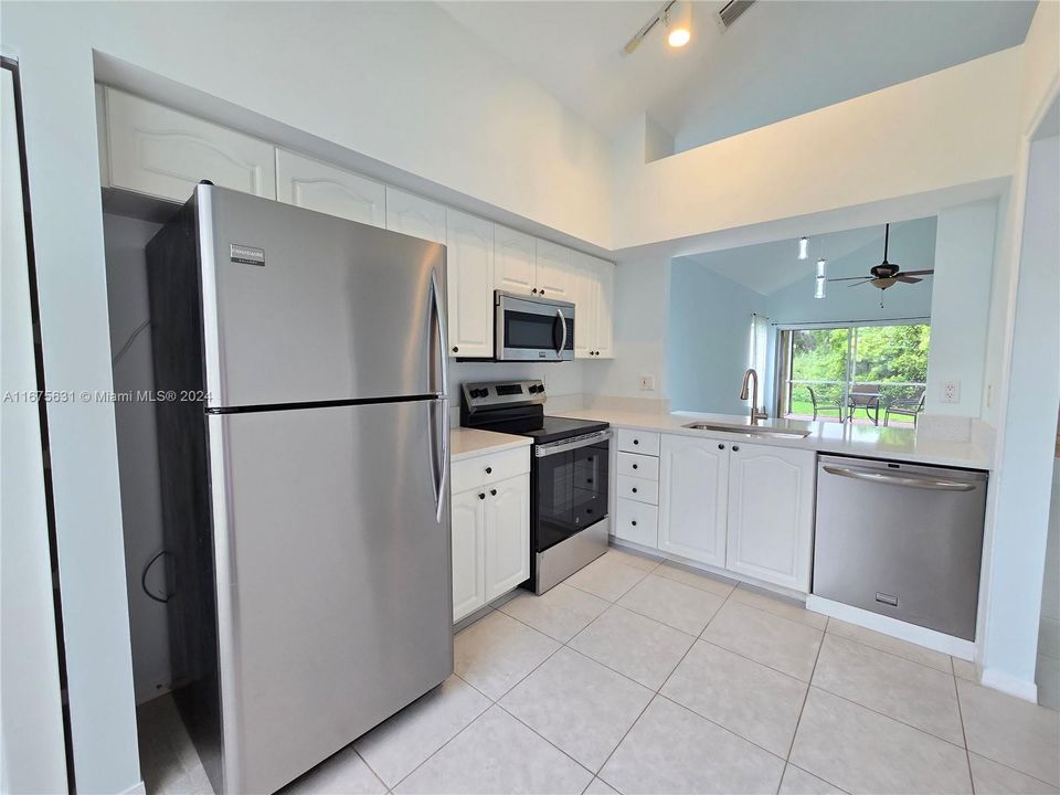 For Rent: $2,400 (2 beds, 2 baths, 1261 Square Feet)