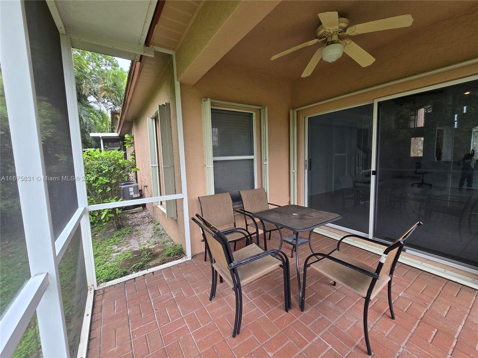 For Rent: $2,400 (2 beds, 2 baths, 1261 Square Feet)