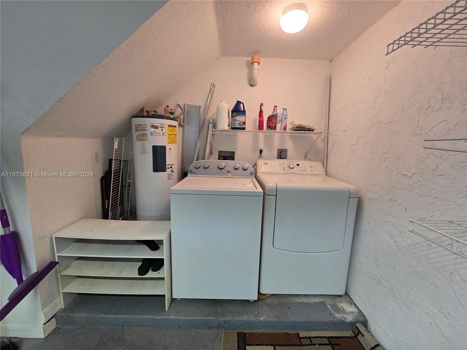 For Rent: $2,400 (2 beds, 2 baths, 1261 Square Feet)