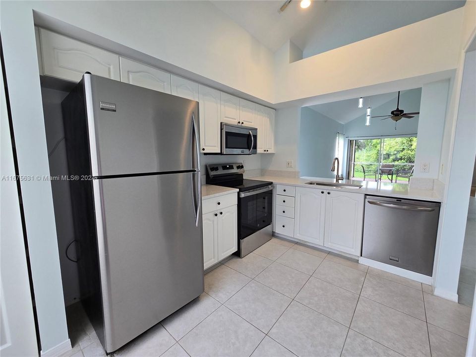 For Rent: $2,400 (2 beds, 2 baths, 1261 Square Feet)