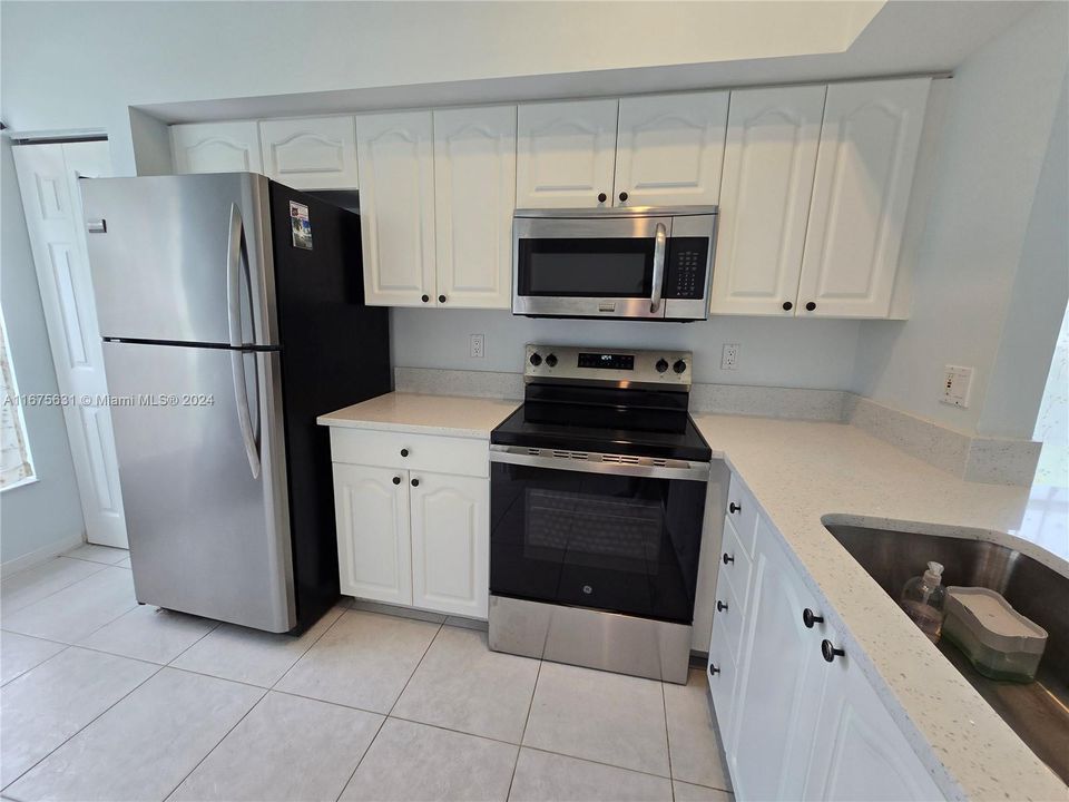 For Rent: $2,400 (2 beds, 2 baths, 1261 Square Feet)