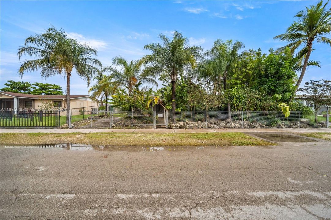 For Sale: $465,000 (3 beds, 1 baths, 1056 Square Feet)