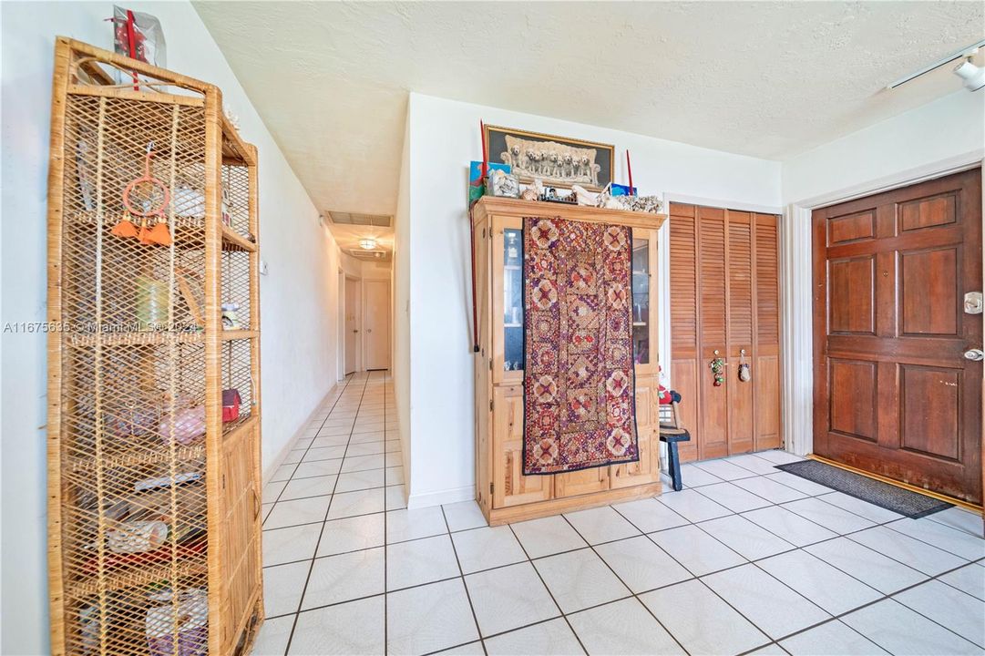 For Sale: $465,000 (3 beds, 1 baths, 1056 Square Feet)