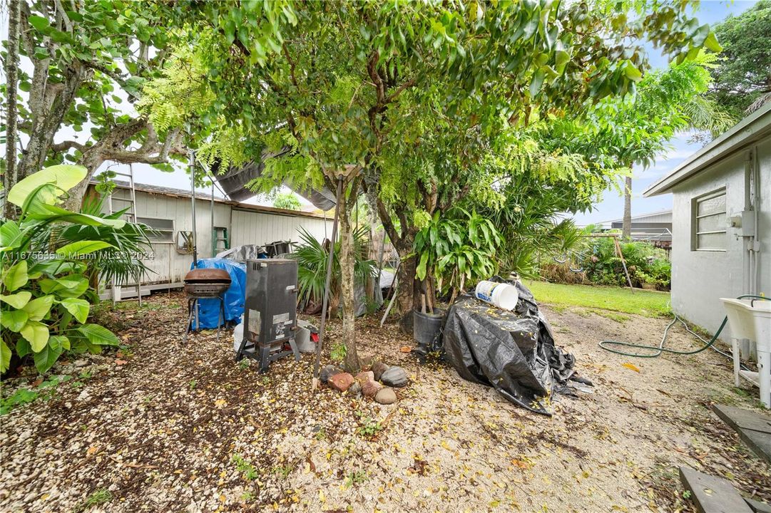 For Sale: $465,000 (3 beds, 1 baths, 1056 Square Feet)