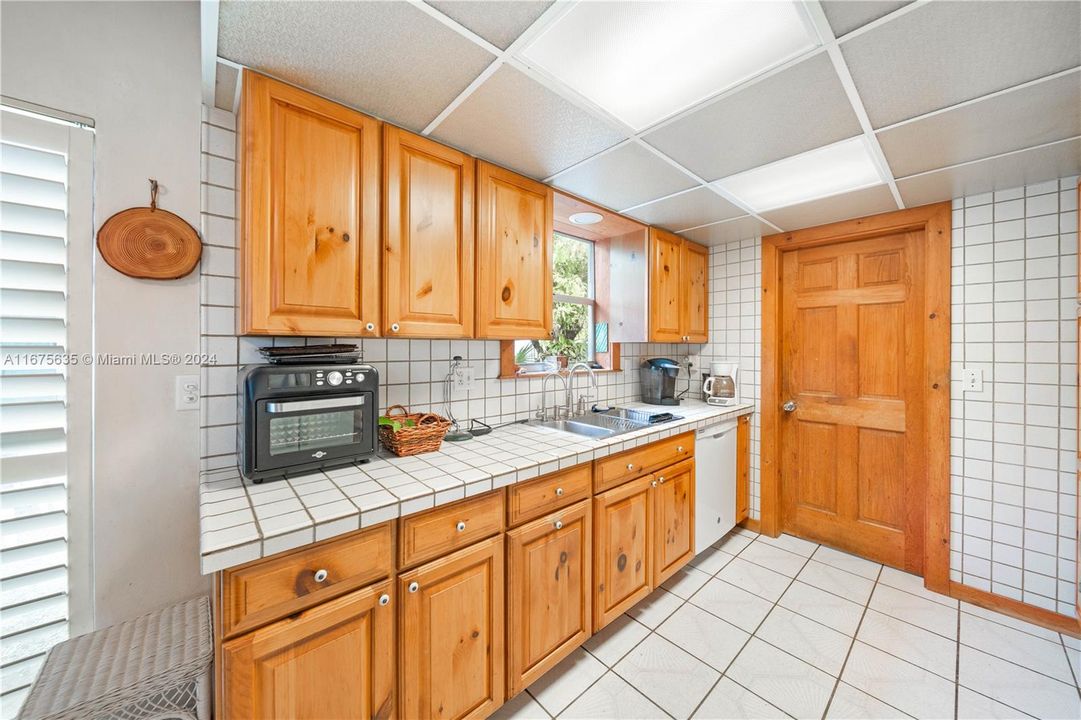 For Sale: $465,000 (3 beds, 1 baths, 1056 Square Feet)