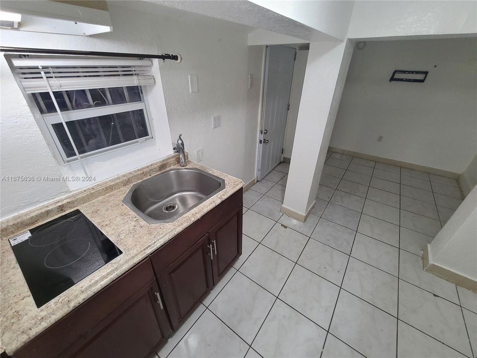 For Rent: $1,100 (0 beds, 1 baths, 200 Square Feet)