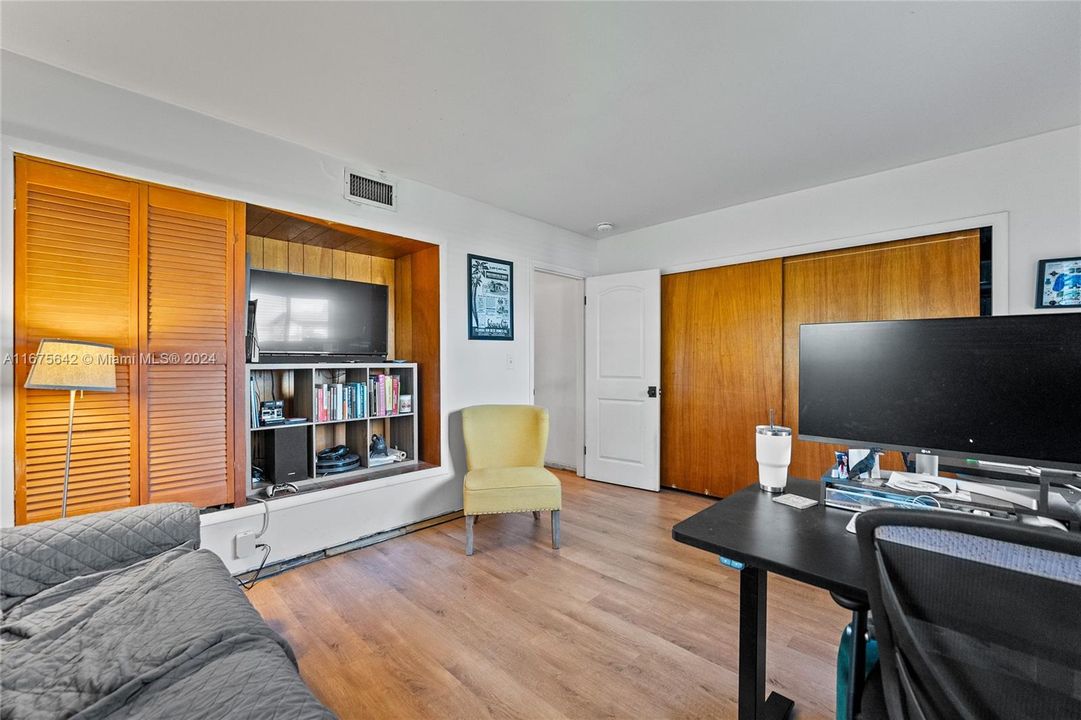 For Sale: $499,900 (2 beds, 2 baths, 1398 Square Feet)