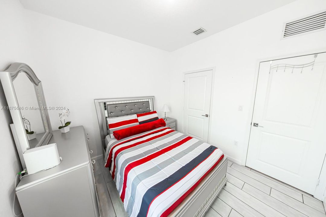 Recientemente alquilado: $4,200 (4 camas, 2 baños, 1799 Pies cuadrados)