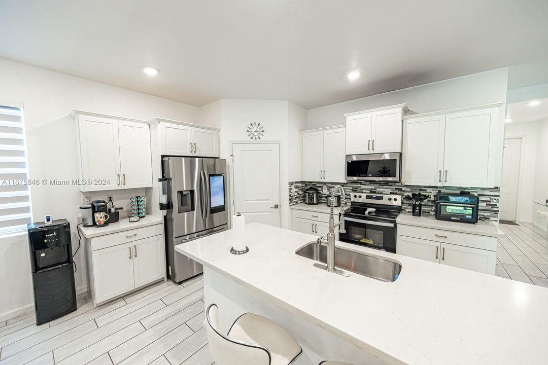 Recientemente alquilado: $4,200 (4 camas, 2 baños, 1799 Pies cuadrados)