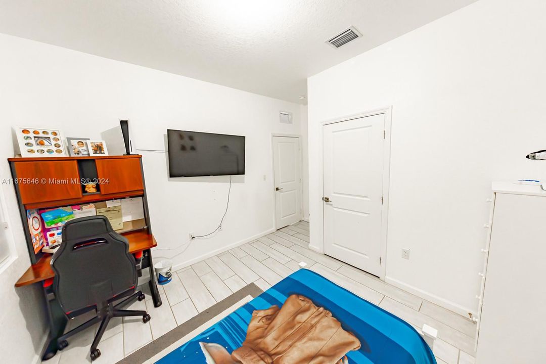 Recientemente alquilado: $4,200 (4 camas, 2 baños, 1799 Pies cuadrados)