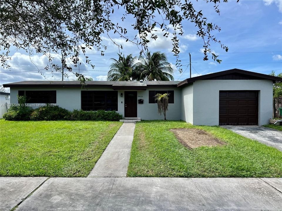 For Sale: $575,000 (3 beds, 2 baths, 1676 Square Feet)