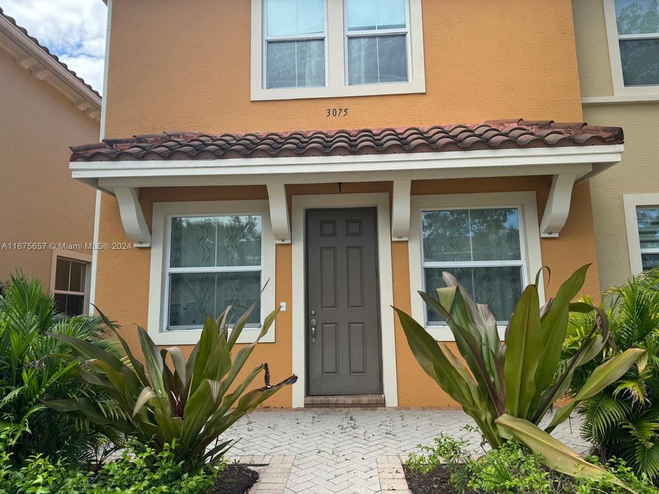 For Sale: $549,900 (3 beds, 2 baths, 1628 Square Feet)