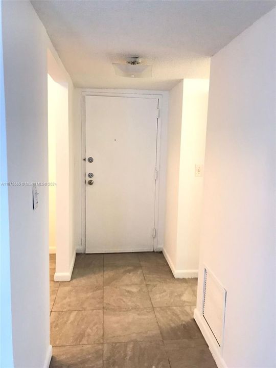 For Rent: $1,550 (1 beds, 1 baths, 658 Square Feet)