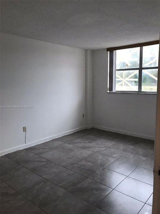 For Rent: $1,550 (1 beds, 1 baths, 658 Square Feet)