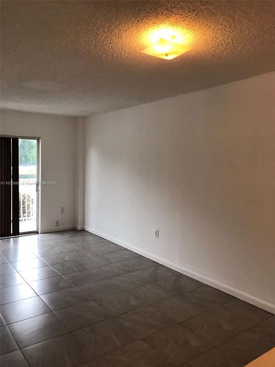 For Rent: $1,550 (1 beds, 1 baths, 658 Square Feet)