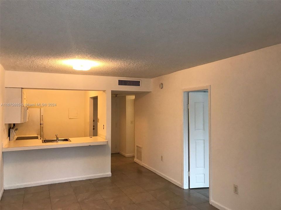 For Rent: $1,550 (1 beds, 1 baths, 658 Square Feet)