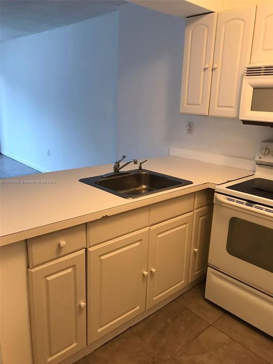 For Rent: $1,550 (1 beds, 1 baths, 658 Square Feet)