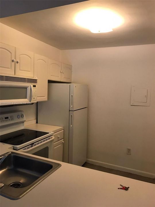 For Rent: $1,550 (1 beds, 1 baths, 658 Square Feet)