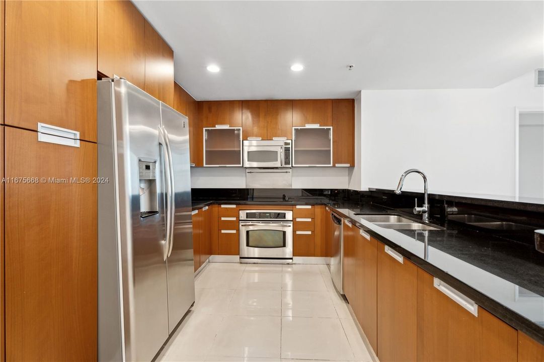 For Rent: $4,100 (2 beds, 2 baths, 1458 Square Feet)