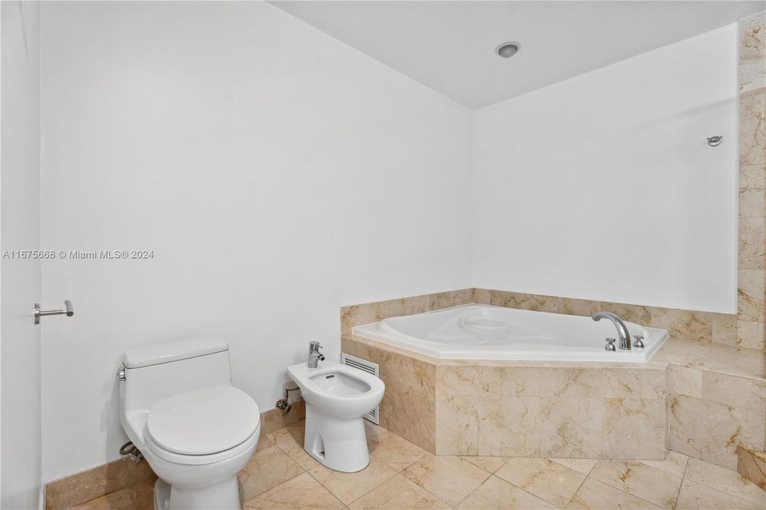 For Rent: $4,100 (2 beds, 2 baths, 1458 Square Feet)