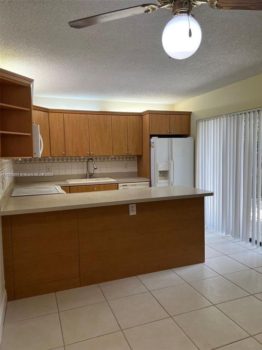 For Rent: $2,695 (2 beds, 2 baths, 1372 Square Feet)