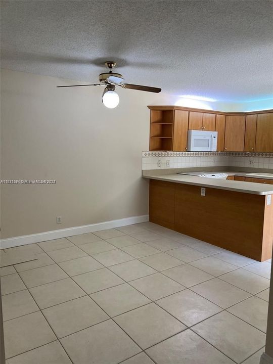 For Rent: $2,695 (2 beds, 2 baths, 1372 Square Feet)