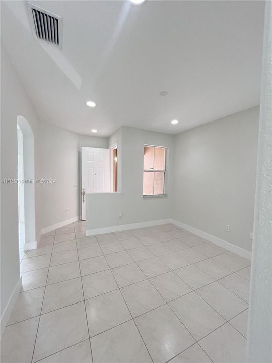 For Rent: $2,850 (3 beds, 2 baths, 1216 Square Feet)