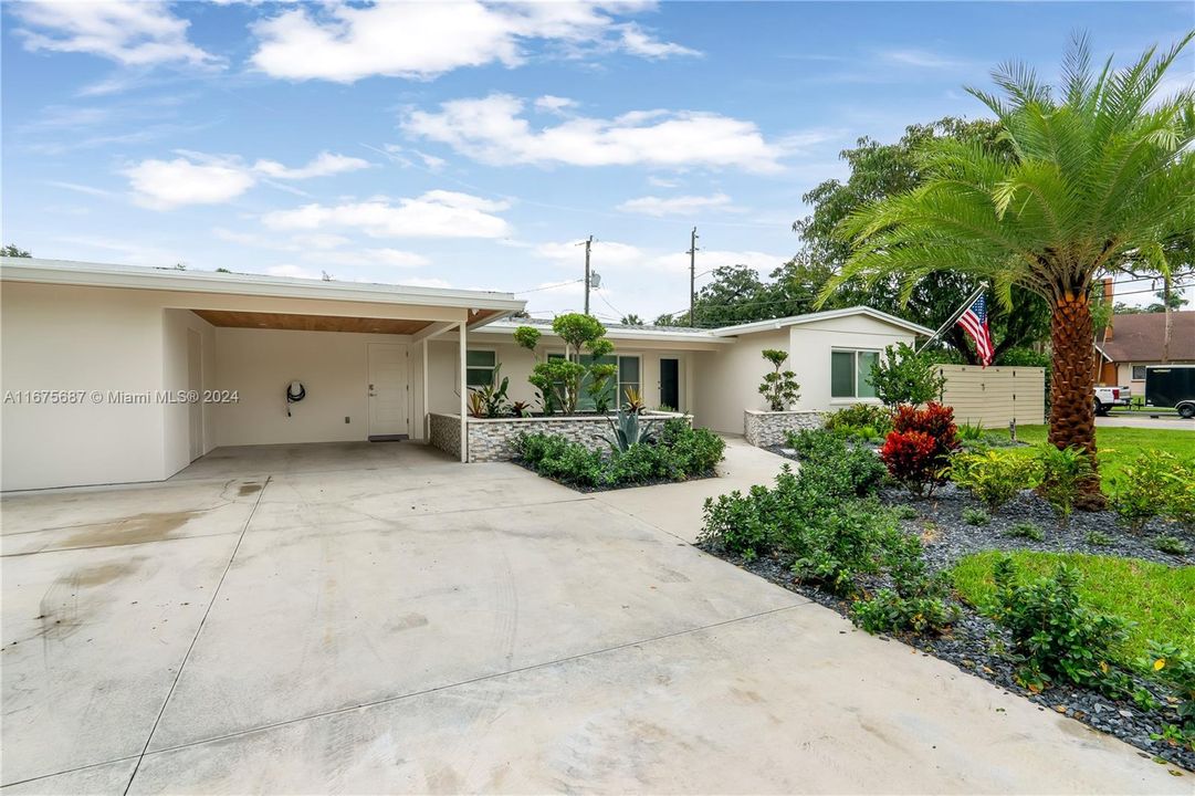 For Sale: $960,000 (3 beds, 2 baths, 1281 Square Feet)