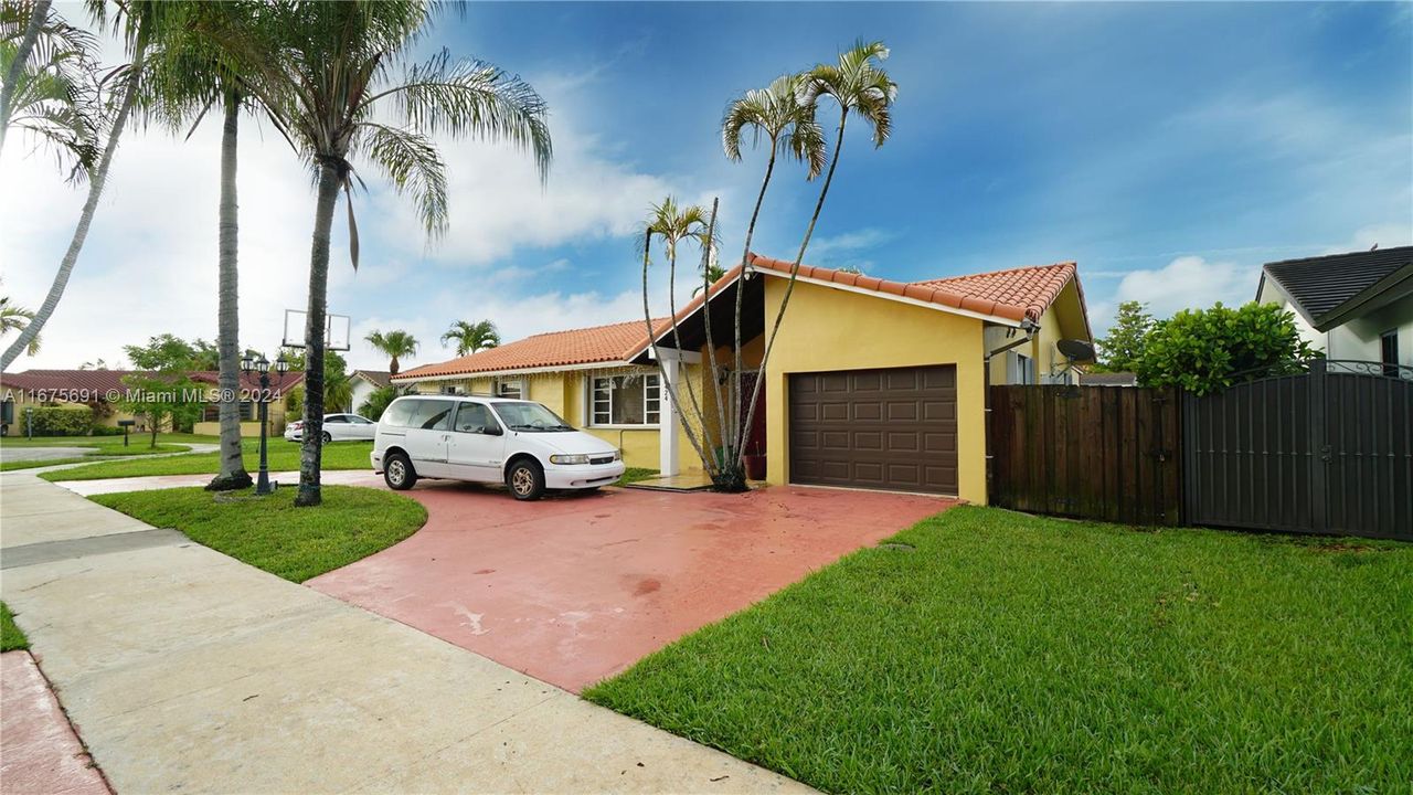 For Sale: $830,000 (4 beds, 2 baths, 2418 Square Feet)