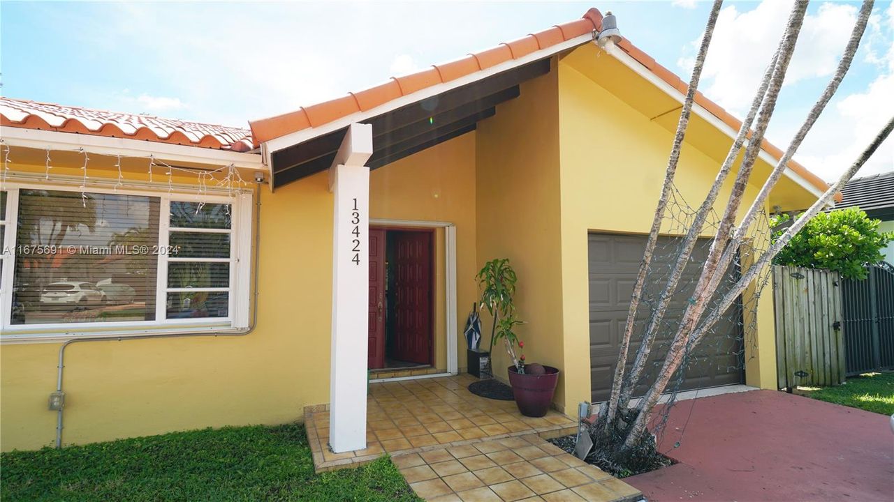 En Venta: $830,000 (4 camas, 2 baños, 2418 Pies cuadrados)