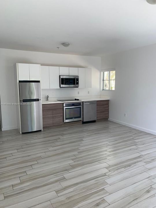 For Sale: $249,000 (1 beds, 1 baths, 483 Square Feet)